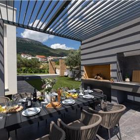 5 bedroom villa with pool near Split, sleeps 9